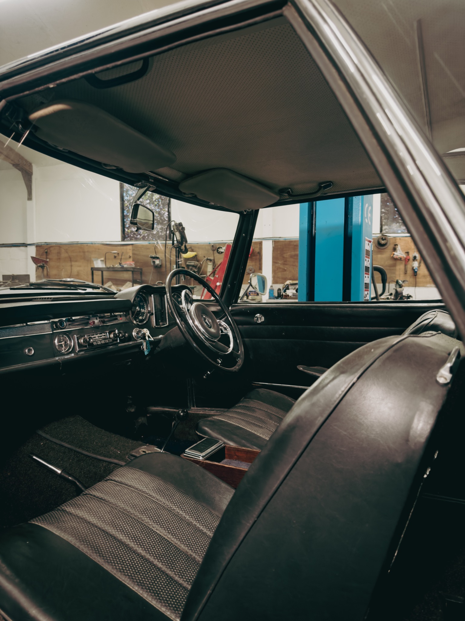 Interior, dashboard and seats of the Pagoda