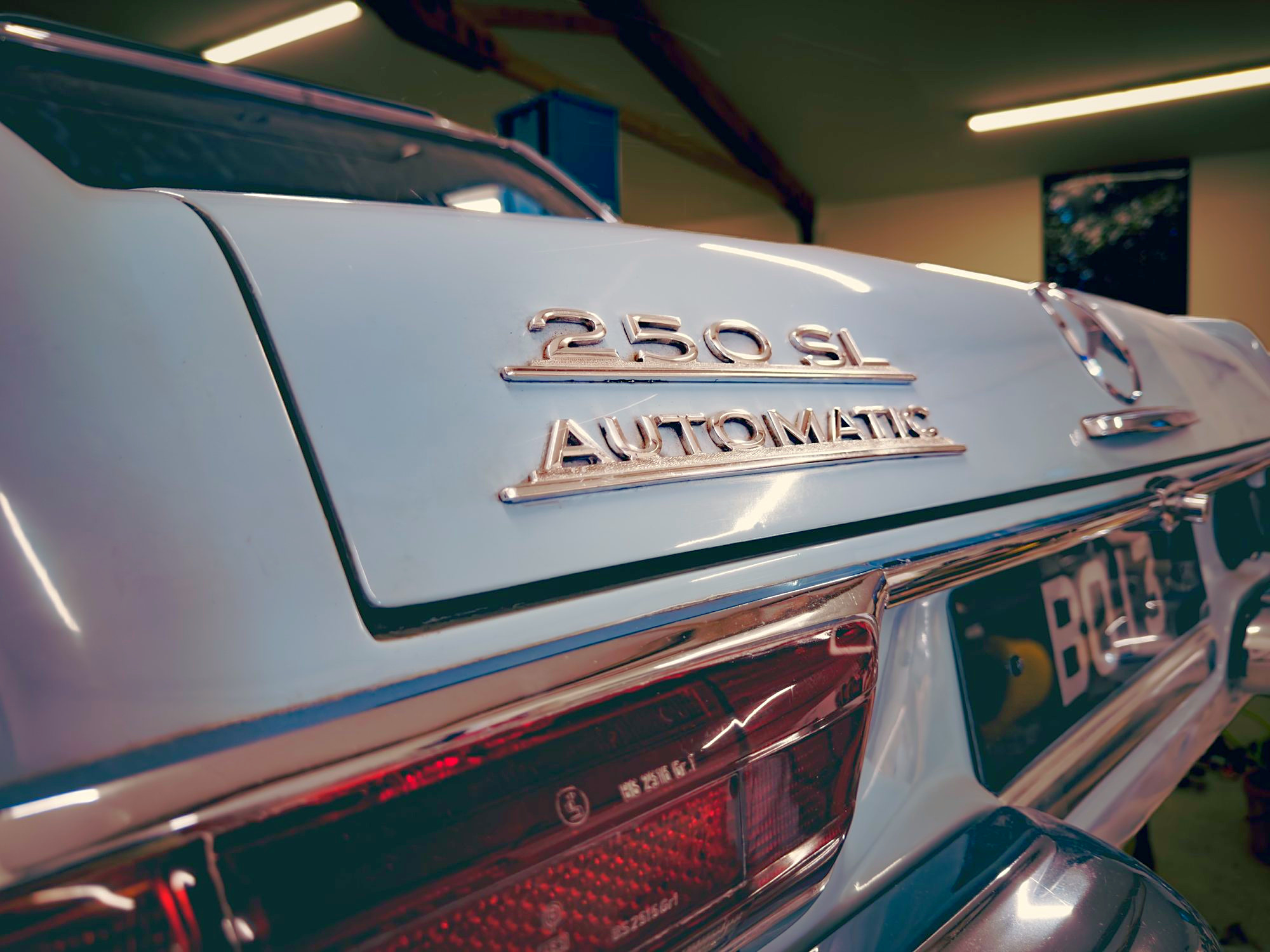 250 SL Automatic badges on the Pagoda’s boot lid